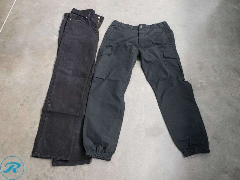 Box of Men's Pants: 34x32 and 32x32 - Roller Auctions