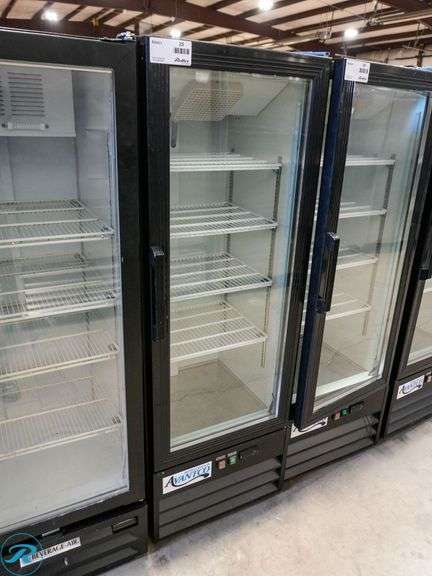Avantco GDC-10-HCB Single Glass Door Refrigerated Merchandiser