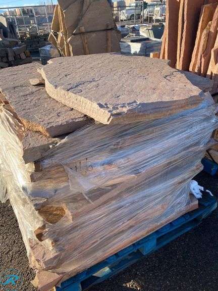 Colorado Buff Boulder Rust Color (1) PALLET OF COLORADO BUFF FLAGSTONE - Roller Auctions