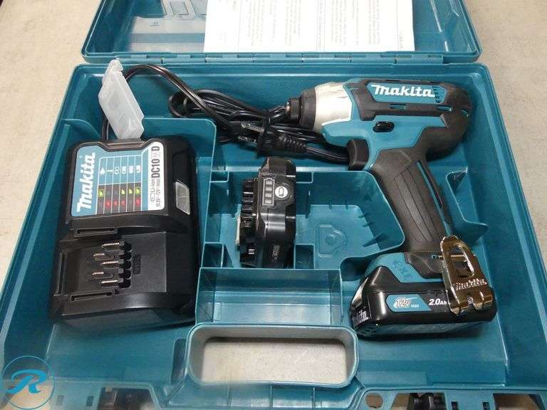 Makita DT03R1 12V Impact With (2) Batteries and Charger