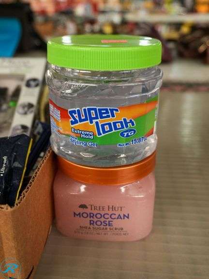 Tray of Grooming Accessories - Roller Auctions