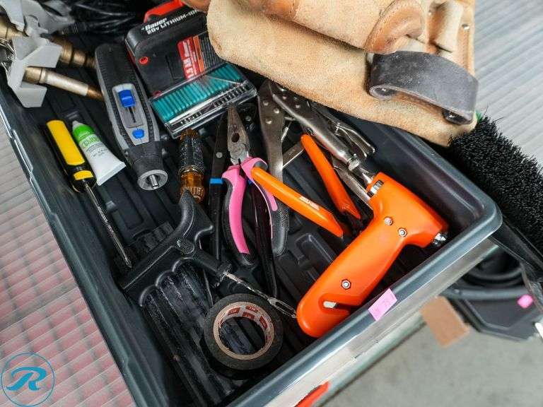 Tray of Hand Tools, Pruner and Tool Belt - Roller Auctions