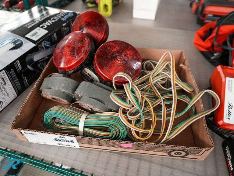 Tray of Tow Lights - Roller Auctions