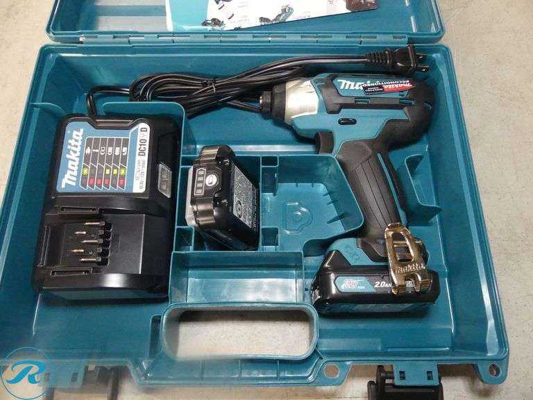 Makita DT03R1 12V Impact With (2) Batteries and Charger