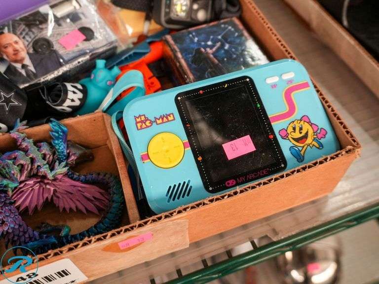 Tray of Books, Toys and Games - Roller Auctions