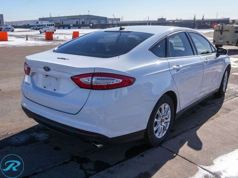2016  Ford  Fusion   FWD - Roller Auctions