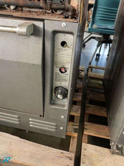 Vulcan 7860A 2-Burner Griddle With Oven, Gas - Roller Auctions