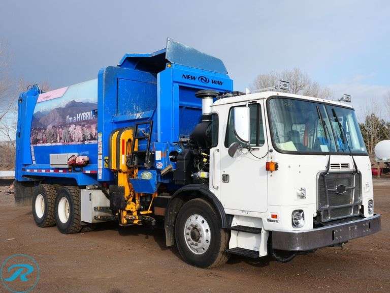 2014  Autocar  ACX64 Xpeditor  6X4  T/A Side Loader Trash Truck
