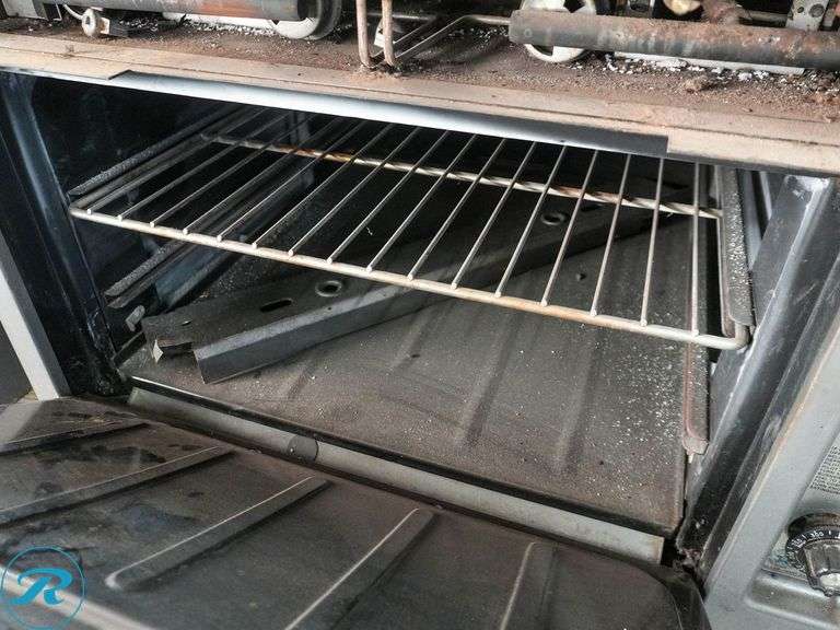 Vulcan 7860A 2-Burner Griddle With Oven, Gas - Roller Auctions