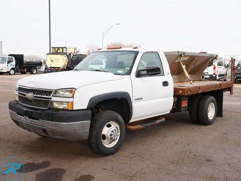 2005  Chevrolet  Silverado 3500  4WD  Flatbed Truck