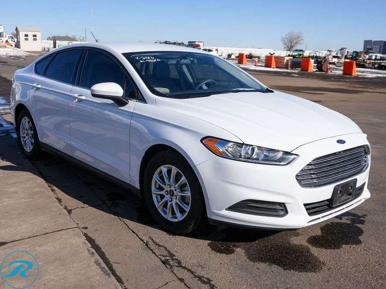 2016  Ford  Fusion   FWD - Roller Auctions