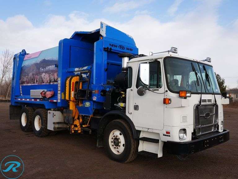 2014  Autocar  ACX64 Xpeditor  6X4  T/A Side Loader Trash Truck