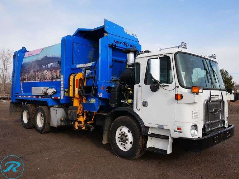 2014  Autocar  ACX64 Xpeditor  6X4  T/A Side Loader Trash Truck
