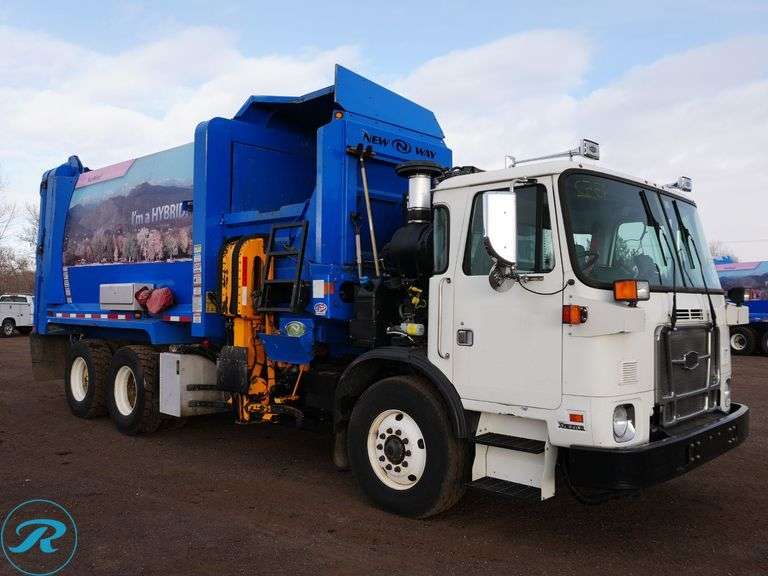 2014  Autocar  ACX64 Xpeditor  6X4  T/A Side Loader Trash Truck
