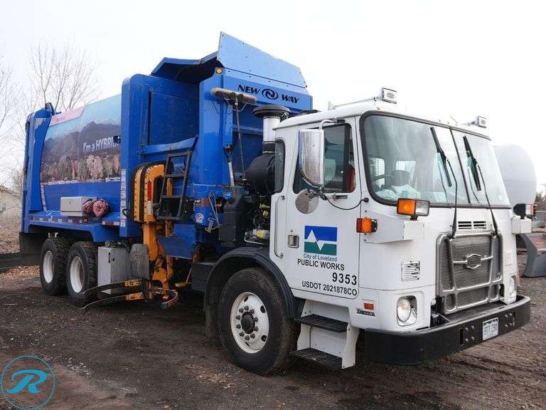 2014  Autocar  ACX64 Xpeditor  6X4  T/A Side Loader Trash Truck