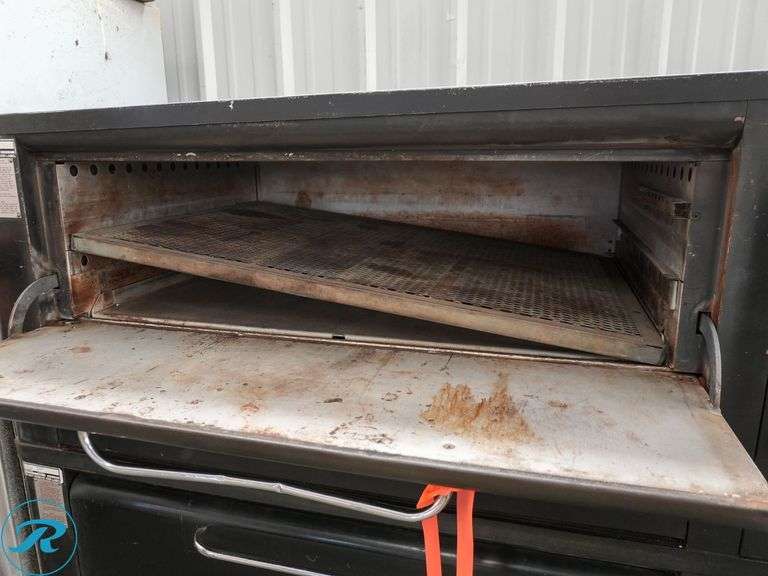 Blodgett 951 Double Stack Pizza Oven, Gasoline - Roller Auctions