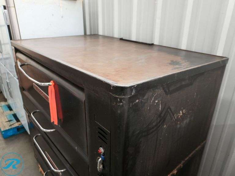Blodgett 951 Double Stack Pizza Oven, Gasoline - Roller Auctions