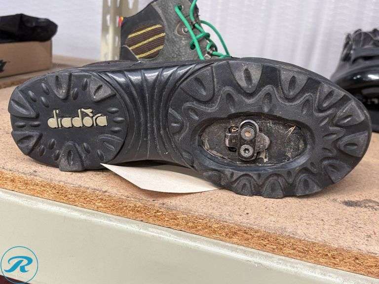 Diadora Cycling Shoes with Clip-In Soles, Used, Size EU 44 - Roller Auctions