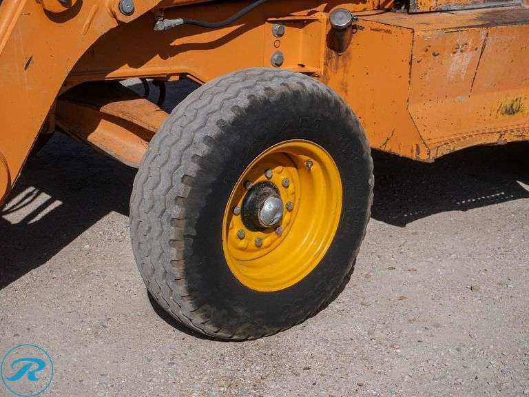 Case  570XLT  Tractor/ Loader - Roller Auctions