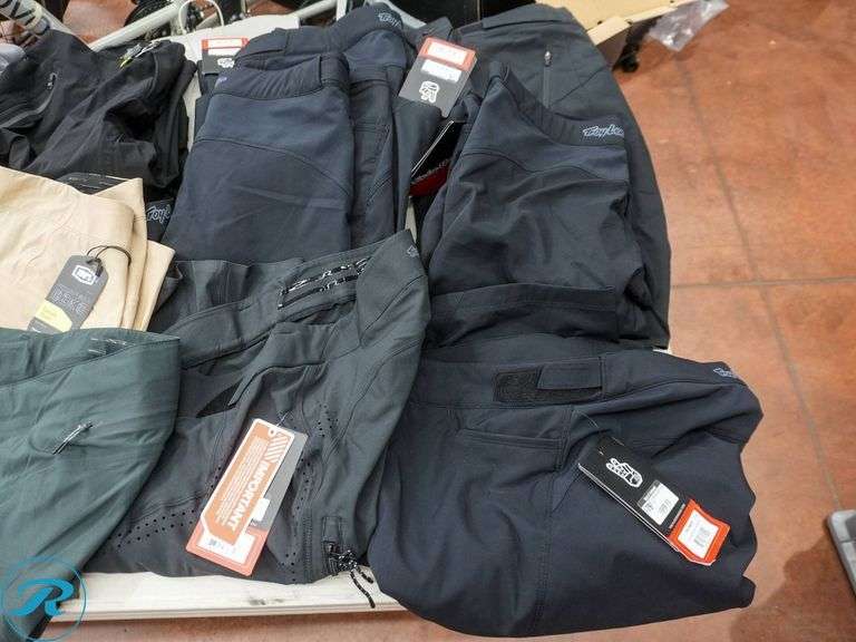 Crate of (23) Men's Cycling Shorts, Size L, Assorted Brands - Roller Auctions
