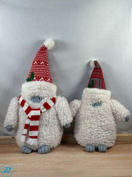 Christmas Yeti Family Set of 3- Like New; 50.8 cm (20 in.) Christmas Grinch and Max by Jim Shore- New/ Crack in Head - Roller Auctions