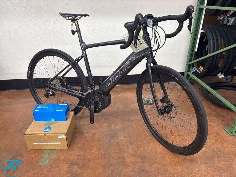 Giant Road E+ 1 Pro Electric Bicycle with Yamaha Motor, Size Large (Needs Pedals)