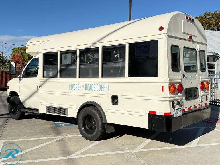 2005 Ford E350 Super Duty RWD Coffee Mobile Bus - Roller Auctions
