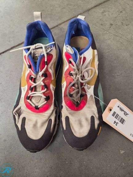 Nike Athletic Shoes with Multicolor Design, Size 10.5 - Roller Auctions