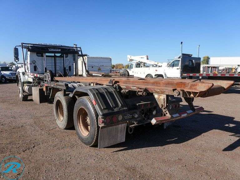 2011  International  Workstar 7600  T/A Rolloff Truck - Roller Auctions