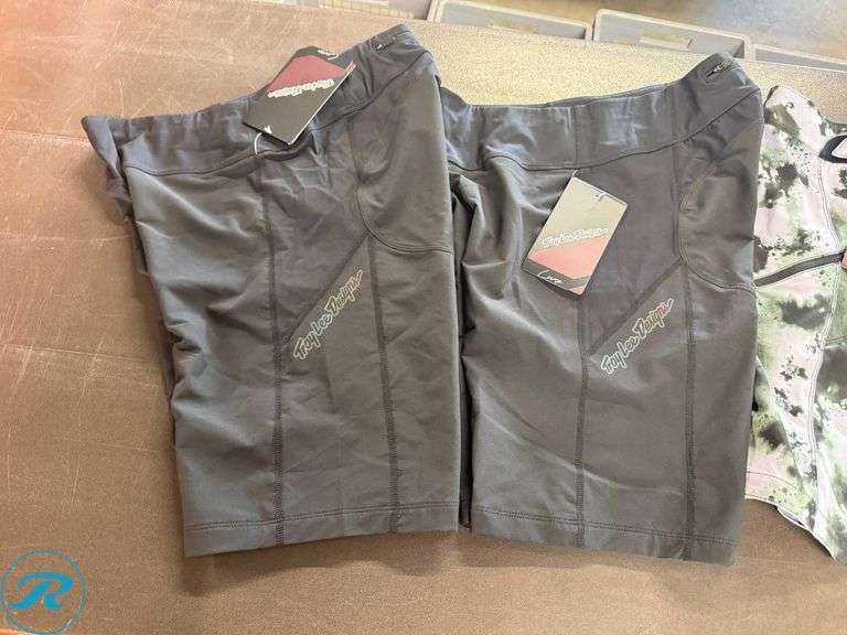 (4) Women’s Cycling Shorts, Size L - Roller Auctions