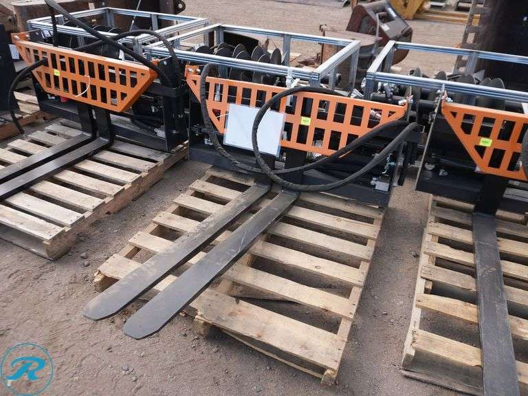 New Land Honor HPF-11-3000G Hydraulic Side Shift Fork Attachment To Fit Skid Steer Loader, 42" Forks - Roller Auctions