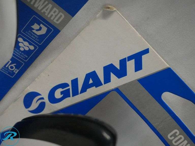 (2) Giant Contact SL Forward Saddles, White - Roller Auctions