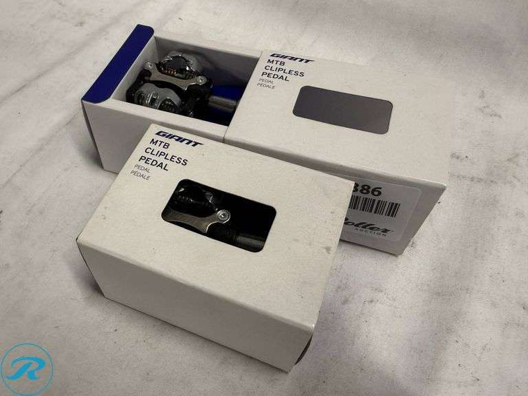 (2) Giant XC Pro Clipless MTB Pedal Sets - Roller Auctions