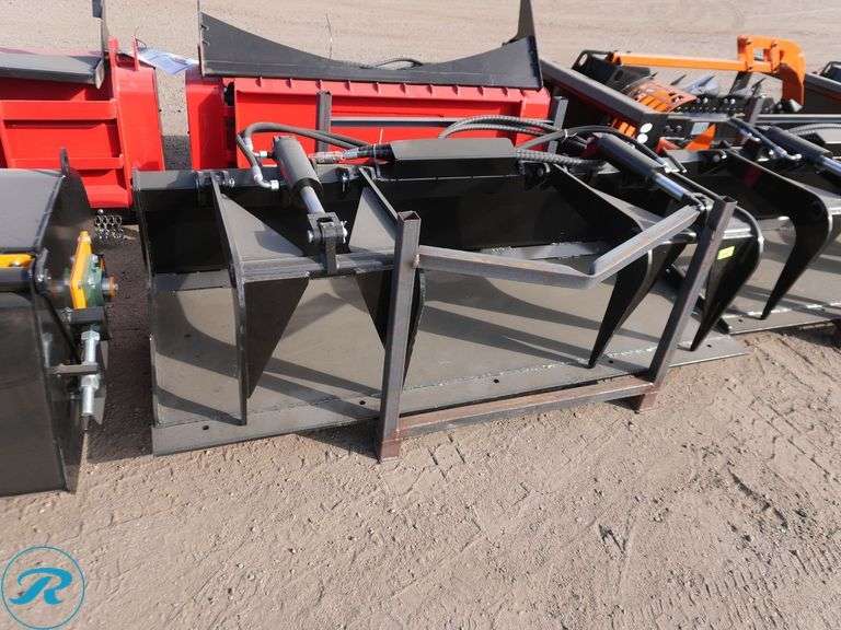New Giyi GY-PG72 Hydraulic Plate Grapple Attachment to Fit Skid Steer Loader, 72" - Roller Auctions