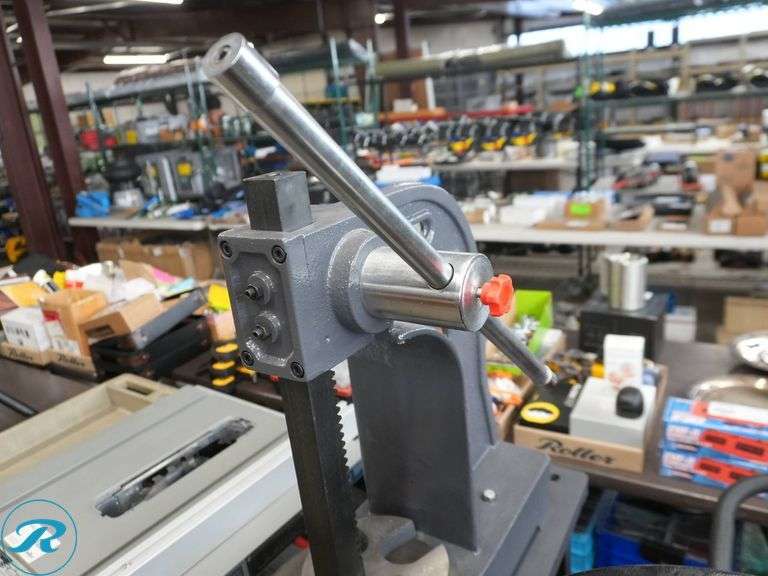 Manual Arbor Press on Heavy Steel Base - Roller Auctions