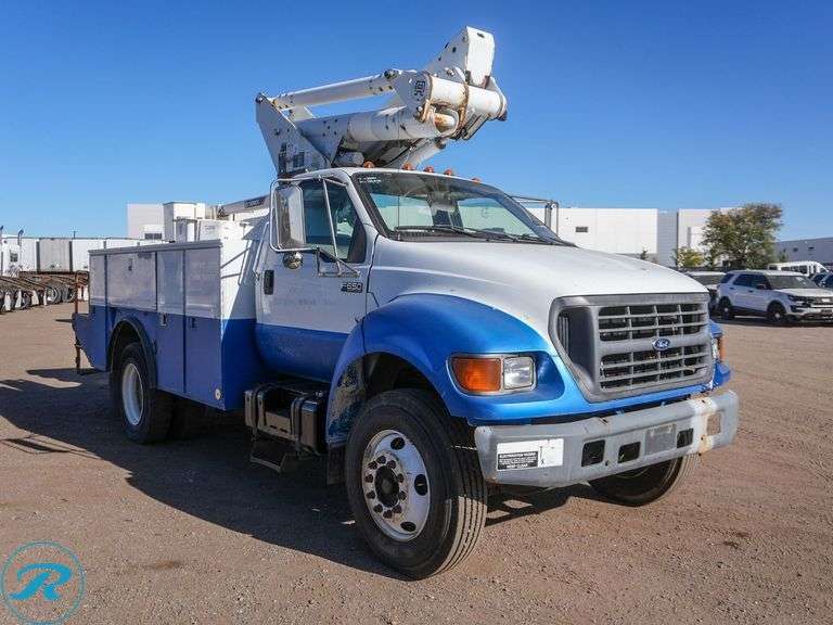2000 Ford F650 XL S/A Bucket Truck - Roller Auctions
