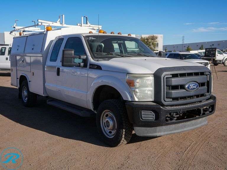 2012  Ford  F-350  XLT SuperCab Long Bed  4WD  Utility Truck - Roller Auctions