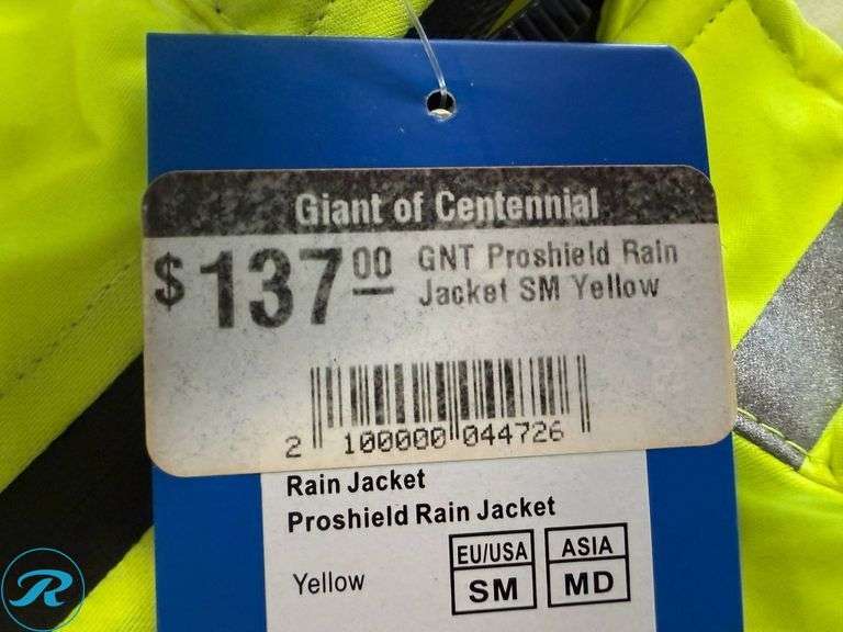 Giant Proshield Men’s Rain Jacket, Size S - Roller Auctions