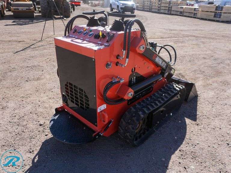 AGT LRT23 Crawler Mini Skid Steer Loader - Roller Auctions