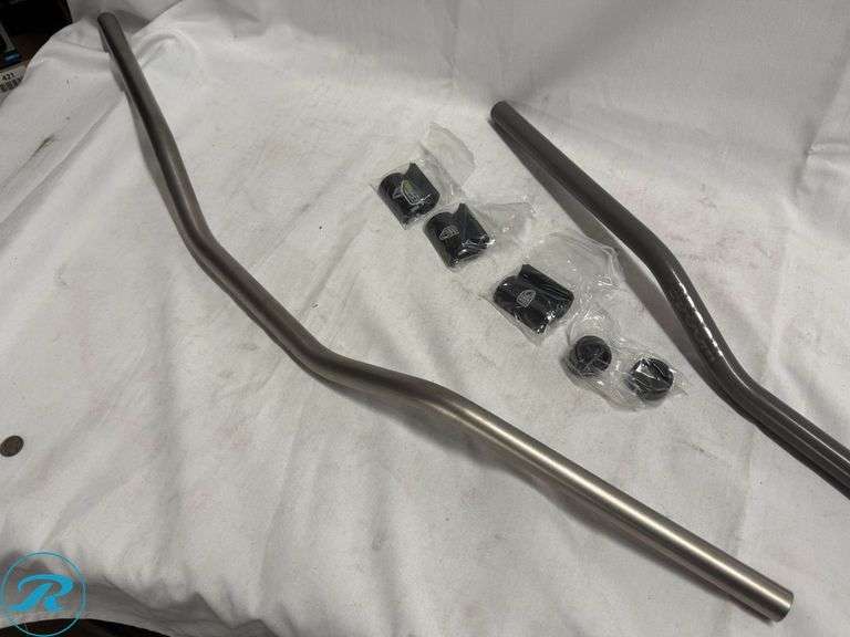 (2) Zoom Bicycle Handlebars - Roller Auctions