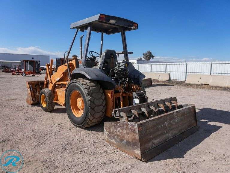 Case  570XLT  Tractor/ Loader - Roller Auctions