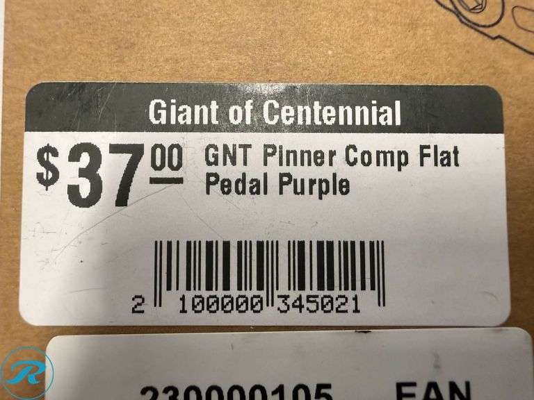 (2) Giant Pinner Comp Flat Pedal Sets - Roller Auctions
