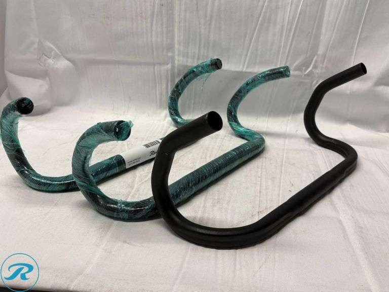 (3) Giant Connect XR Flared Road Handlebars, 31.8x400mm and 31.8x380mm, Black - Roller Auctions