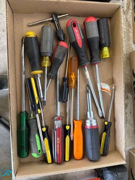 Tray of Screwdrivers and Hand Tools - Roller Auctions