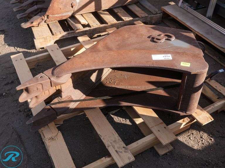 CP 12" Backhoe Bucket - Roller Auctions