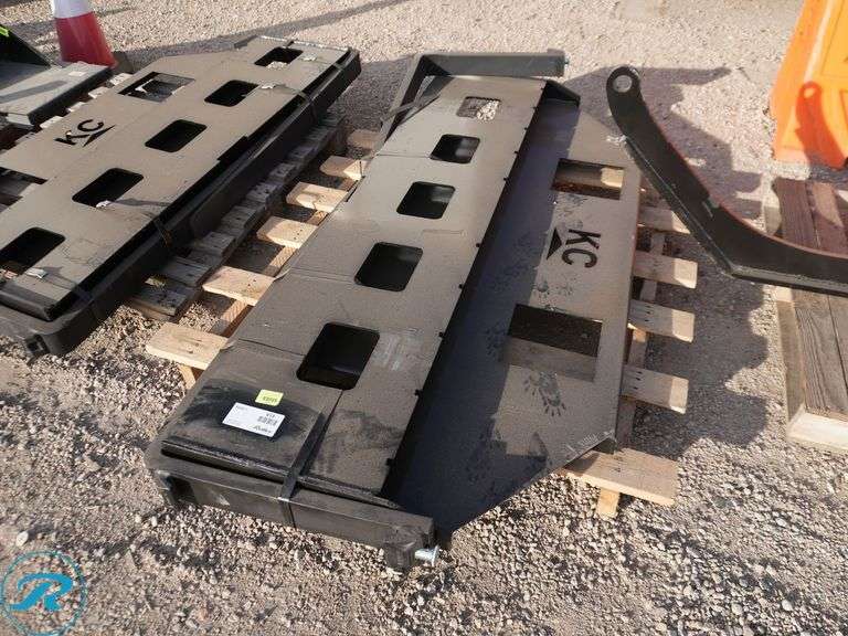 New Kit Containers Fork Attachment to Fit Skid Steer Loader, 72" Frame, 42" Forks - Roller Auctions