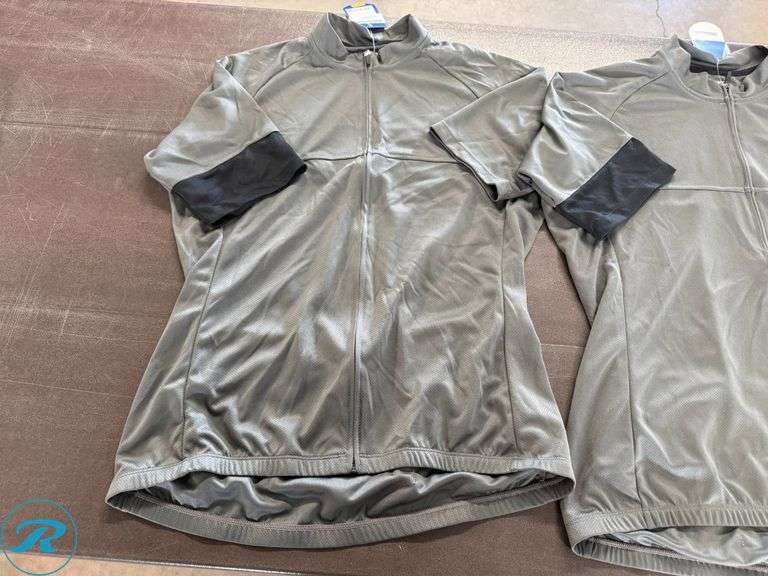 (2) Giant Tour Men’s Cycling Jerseys, Size L/XL - Roller Auctions