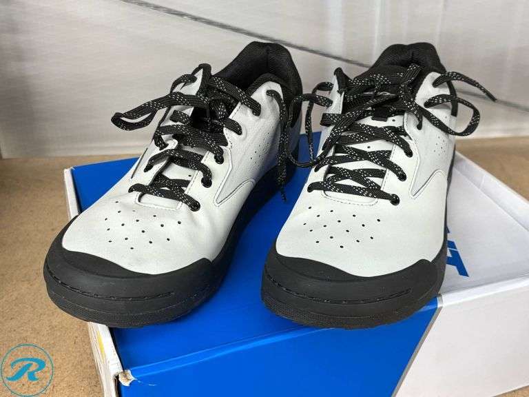 Giant Shuttle Flat Cycling Shoes, Size EU 45, Grey - Roller Auctions