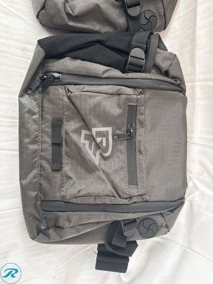 (2)RF Stash 3L and (2)Quick Rip Hip Bags in Charcoal and Stealth - Roller Auctions