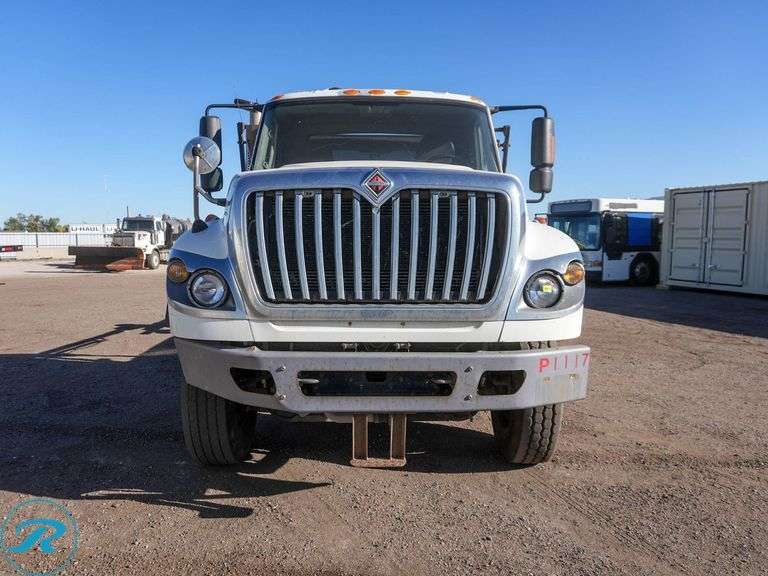 2011  International  Workstar 7600  T/A Rolloff Truck - Roller Auctions